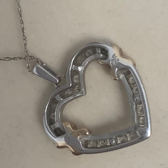Zales Heart Necklace 🤍 - Picture 2 of 3